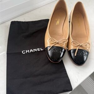 CHANEL Two-Tone Beige and Black Flats